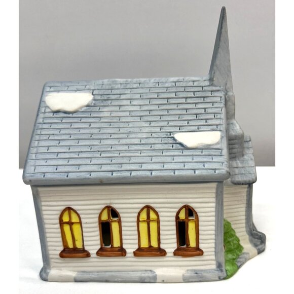 Vintage Americana Porcelain Collectible Church With Snowy Roof, With Light - Picture 3 of 6